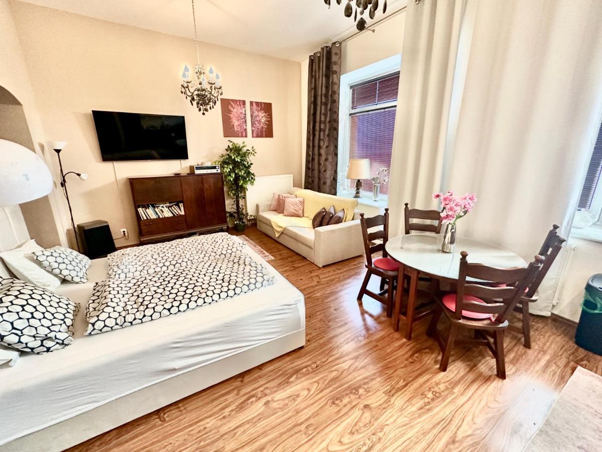Home Away Main Square Apartment Poprad Exterior photo