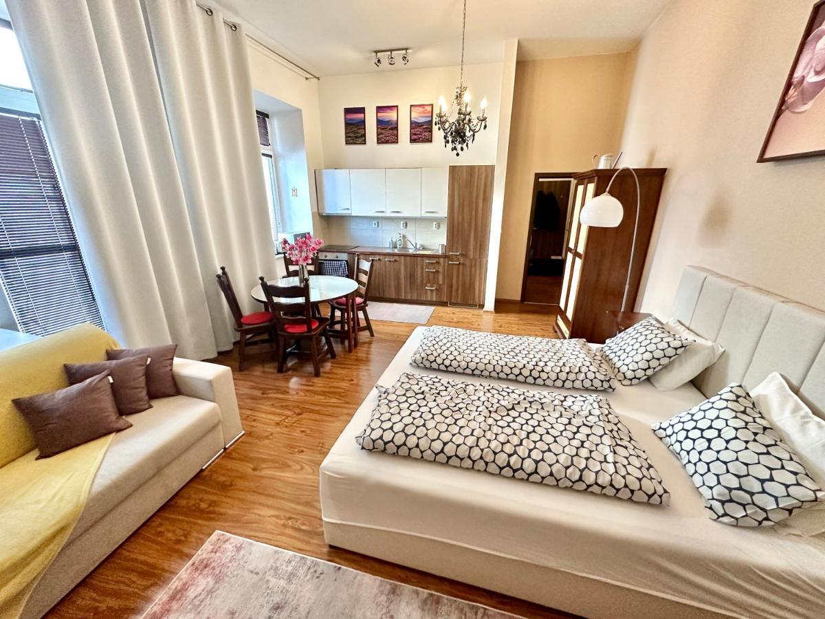 Home Away Main Square Apartment Poprad Exterior photo